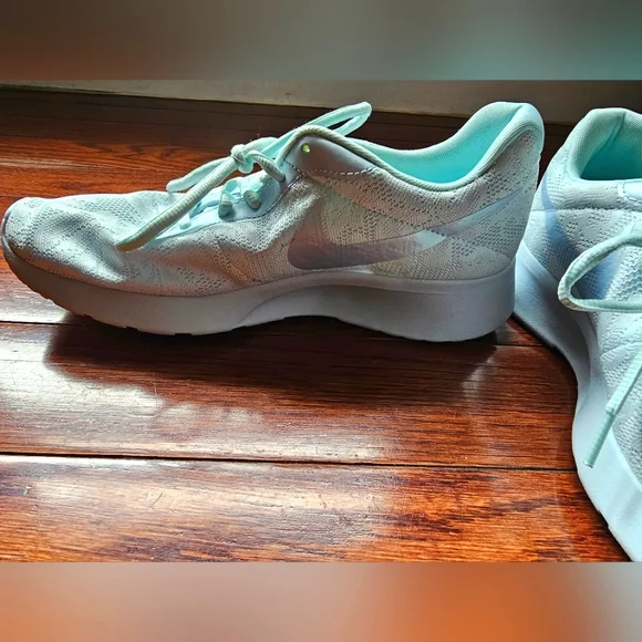 Sz 10 new Nike Tanjun baby blue floral lace mesh sneakers womens - Picture 7 of 11